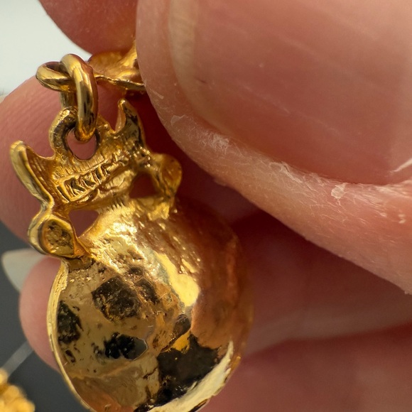 Elegant Gold Tone and Faux Pearl Minimalist Earrings - Picture 12 of 13